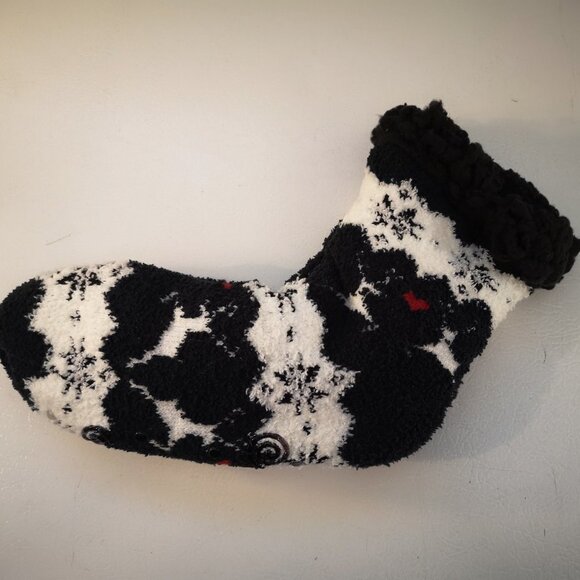 Muk Luks Black & White with Red Hearts Slipper Socks w/ Faux Sherpa Lining - Picture 1 of 4